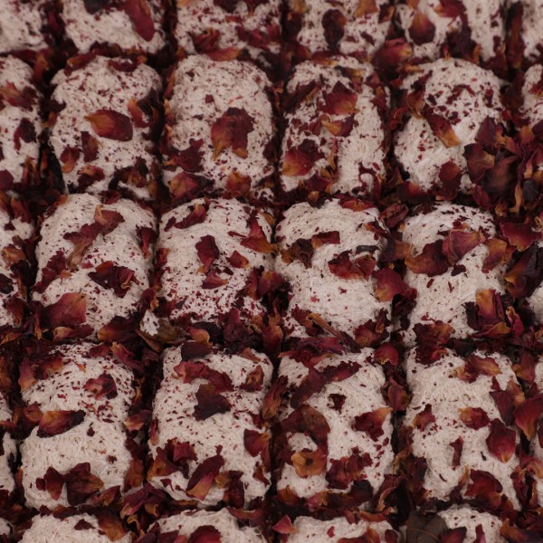 Baklava Dilimli Güllü Helva